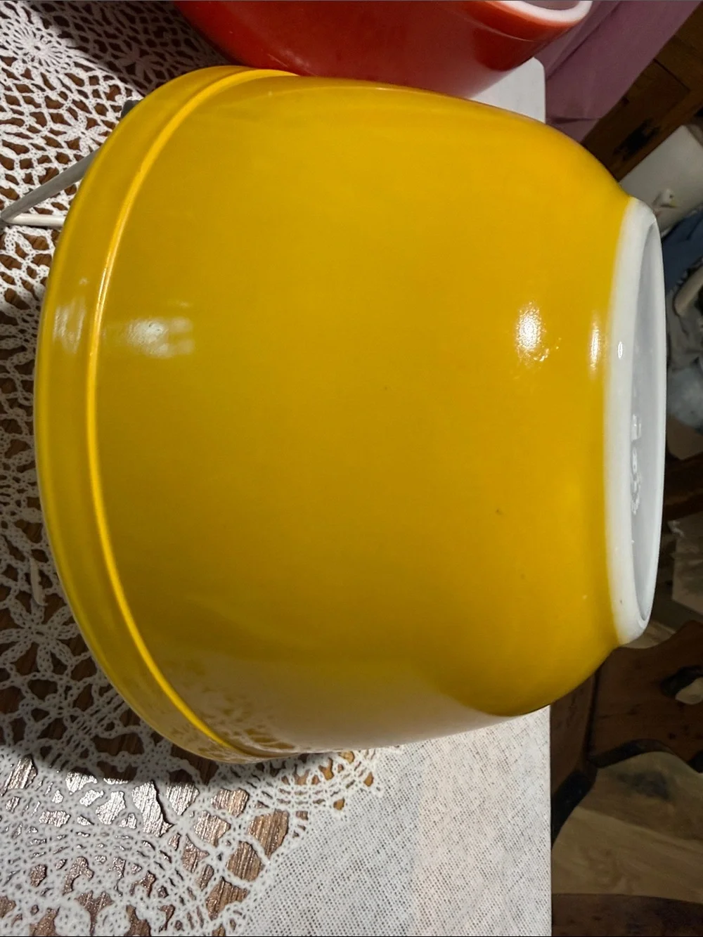Pyrex Yellow sunflower daisy 402 mixing Bowl glossy EUC